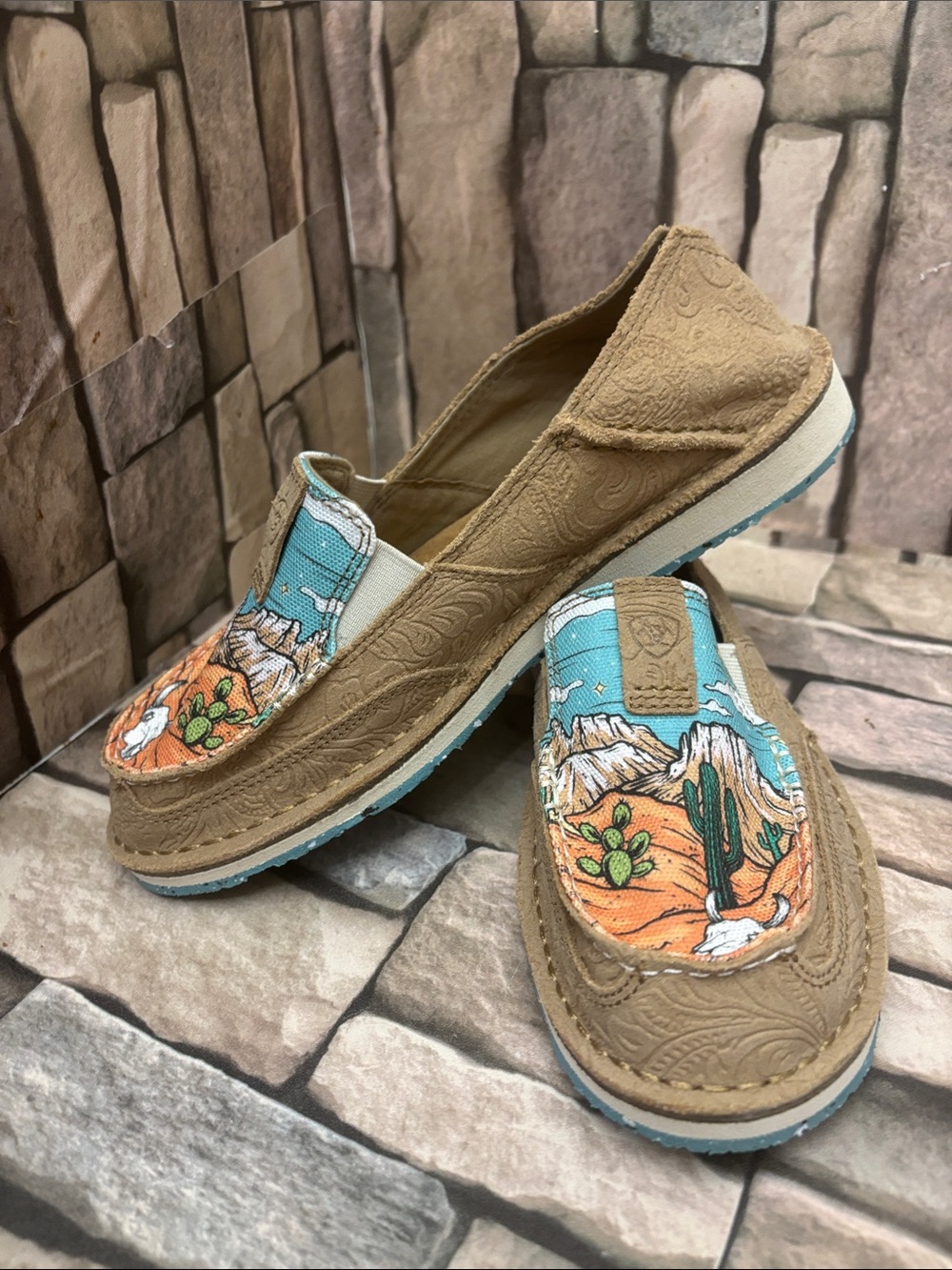New Ariat Women's Cruiser shoes in the "Arizona Skies" print size 7.5B - Picture 2 of 14
